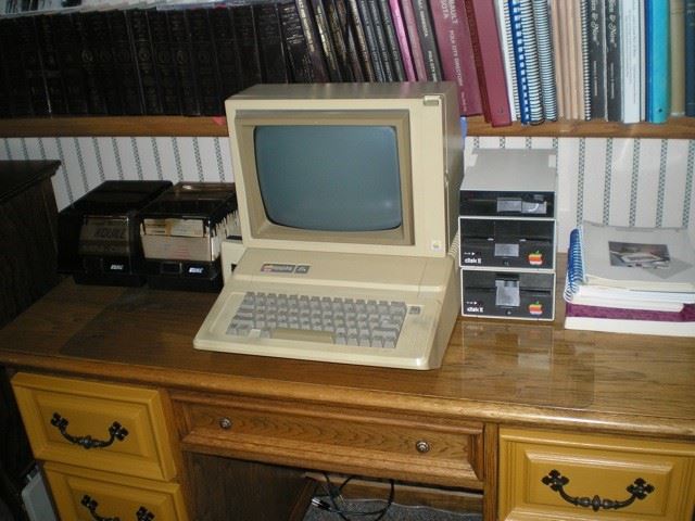 Apple IIe Computer